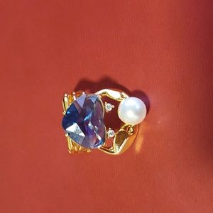 Beautiful Kate Spade Gold, blue and pearl Crab ring, size 7.